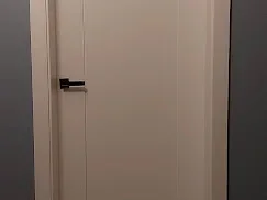 Białe drzwi pokojowe
